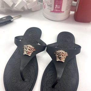 Versace medusa palazzo thong sandals